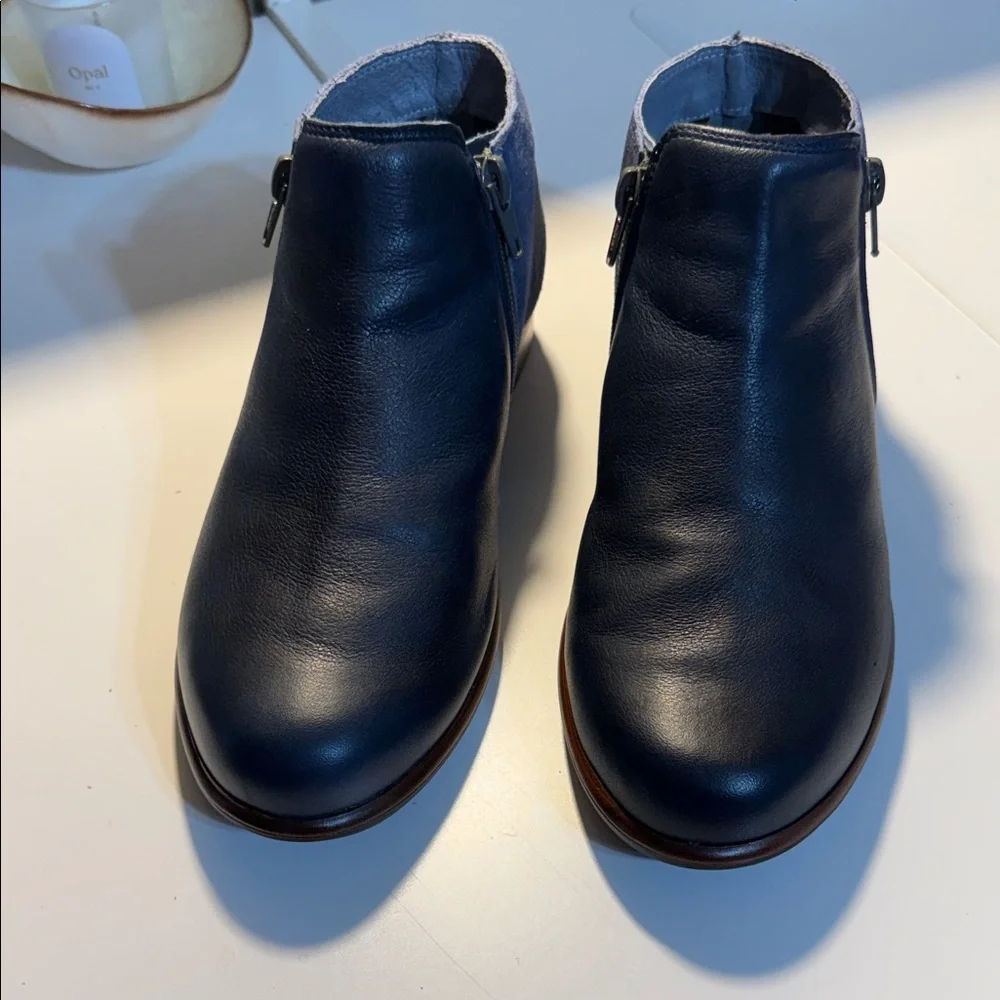 Naot Helm Navy Dark Blue Suede Zippers Ankle Boots